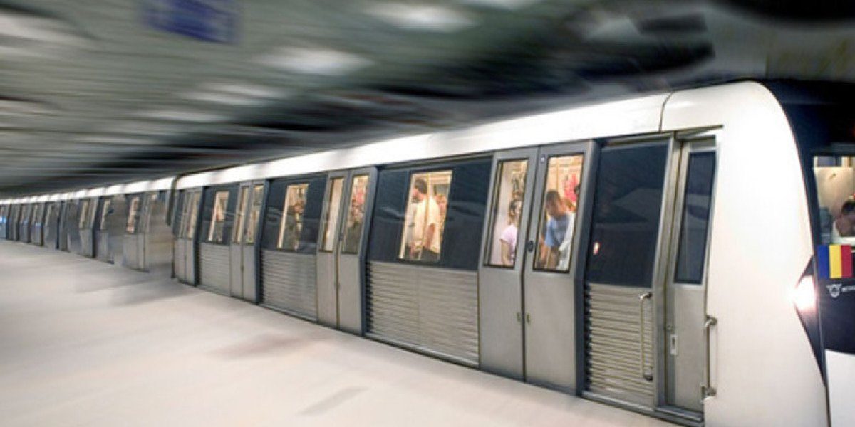 Un tânăr de 22 de ani a murit joi după-amiază în stația de metrou Piața Unirii 2, din București, după ce a fost lovit de tren