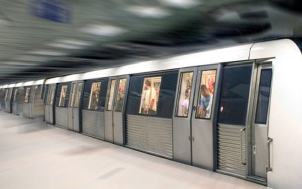 Un tânăr de 22 de ani a murit joi după-amiază în stația de metrou Piața Unirii 2, din București, după ce a fost lovit de tren