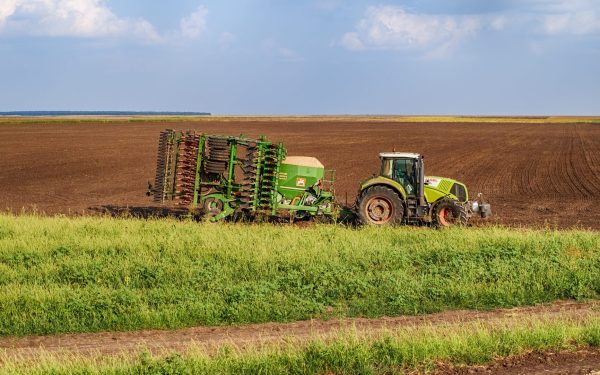 Prioritatea la cumpărare pentru terenurile agricole din extravilan, în contextul legislatiei recente din România, devine un aspect esențial atât pentru investitori, cât și pentru fermierii locali
