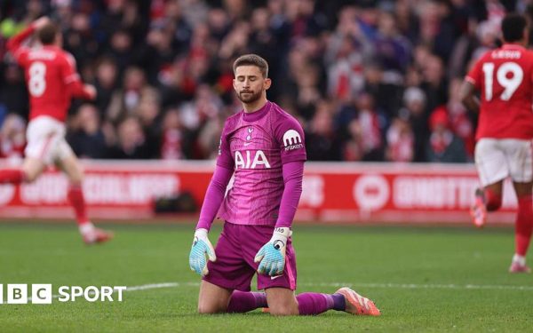 Nottingham Forest se luptă cu instabilitatea managerială, dar păstrează sprijinul fanilor După un sezon tumultuos, Nottingham Forest a reușit să avanseze în sferturile Europa League, după o victorie neașteptată la penalty-uri împotriva echipei daneze Midtjylland