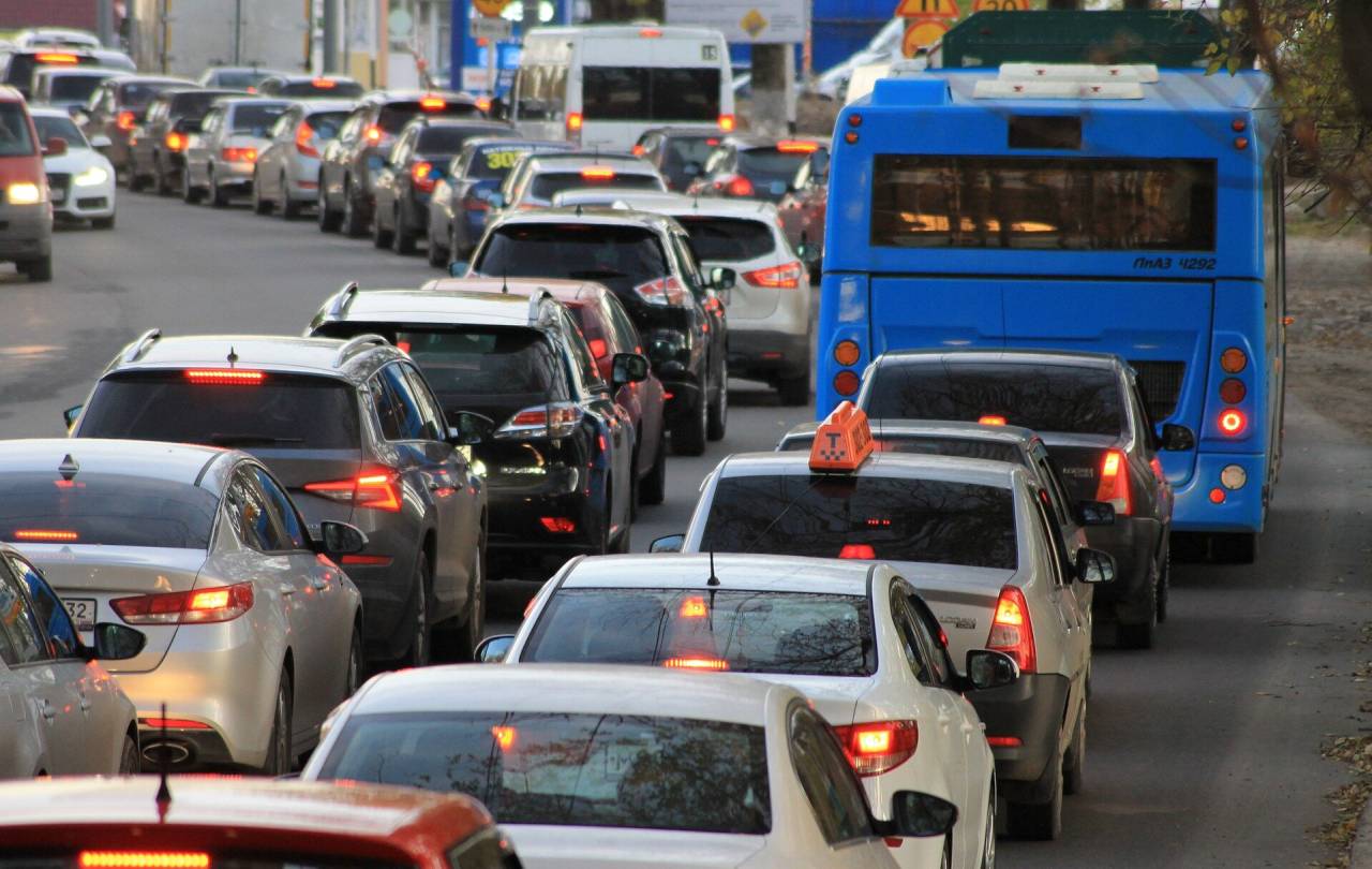 România își consolidează dependența de importuri, în timp ce performanțele în comerțul exterior prezintă semne de stabilizare, conform celor mai recente date publicate