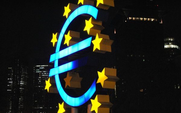Transferurile internaționale în euro vor deveni mult mai rapide, fiind possible în cel mult 10 secunde, odată cu implementarea noilor reguli ce vizează eficientizarea serviciilor bancare și reducerea timpilor de așteptare pentru clienți