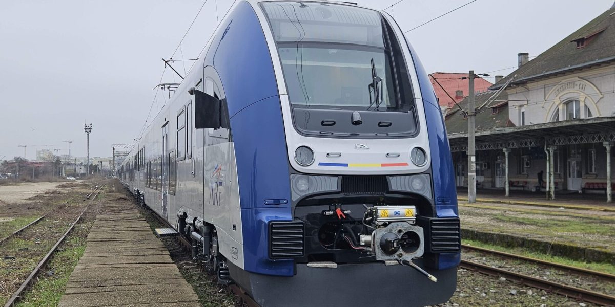 România a făcut un pas important în modernizarea flotei feroviare, odată cu sosirea în ultimele nouă luni a mai multor trenuri fabricate de compania poloneză PESA, precum și cu recepția a două rame electrice recent validate de Autoritatea pentru Reformă Feroviară (ARF)