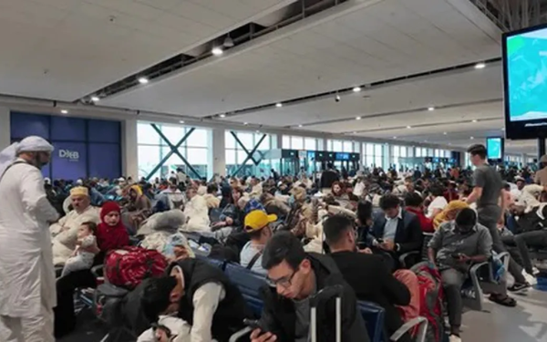 România are nevoie urgentă de mecanisme clare și sigure pentru protejarea cetățenilor în situații de criză în străinătate, arată ultimele evenimente din Orientul Mijlociu, unde circa 3.000 de români au rămas blocați din cauza conflictului din Iran și a închiderii spațiului aerian