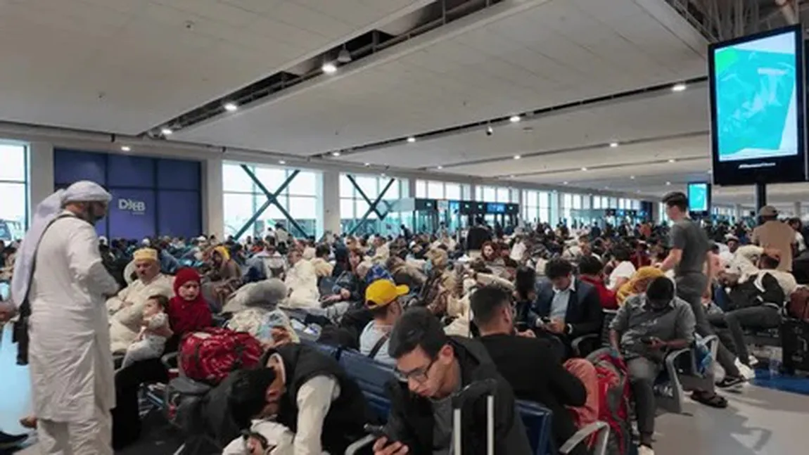 România are nevoie urgentă de mecanisme clare și sigure pentru protejarea cetățenilor în situații de criză în străinătate, arată ultimele evenimente din Orientul Mijlociu, unde circa 3.000 de români au rămas blocați din cauza conflictului din Iran și a închiderii spațiului aerian