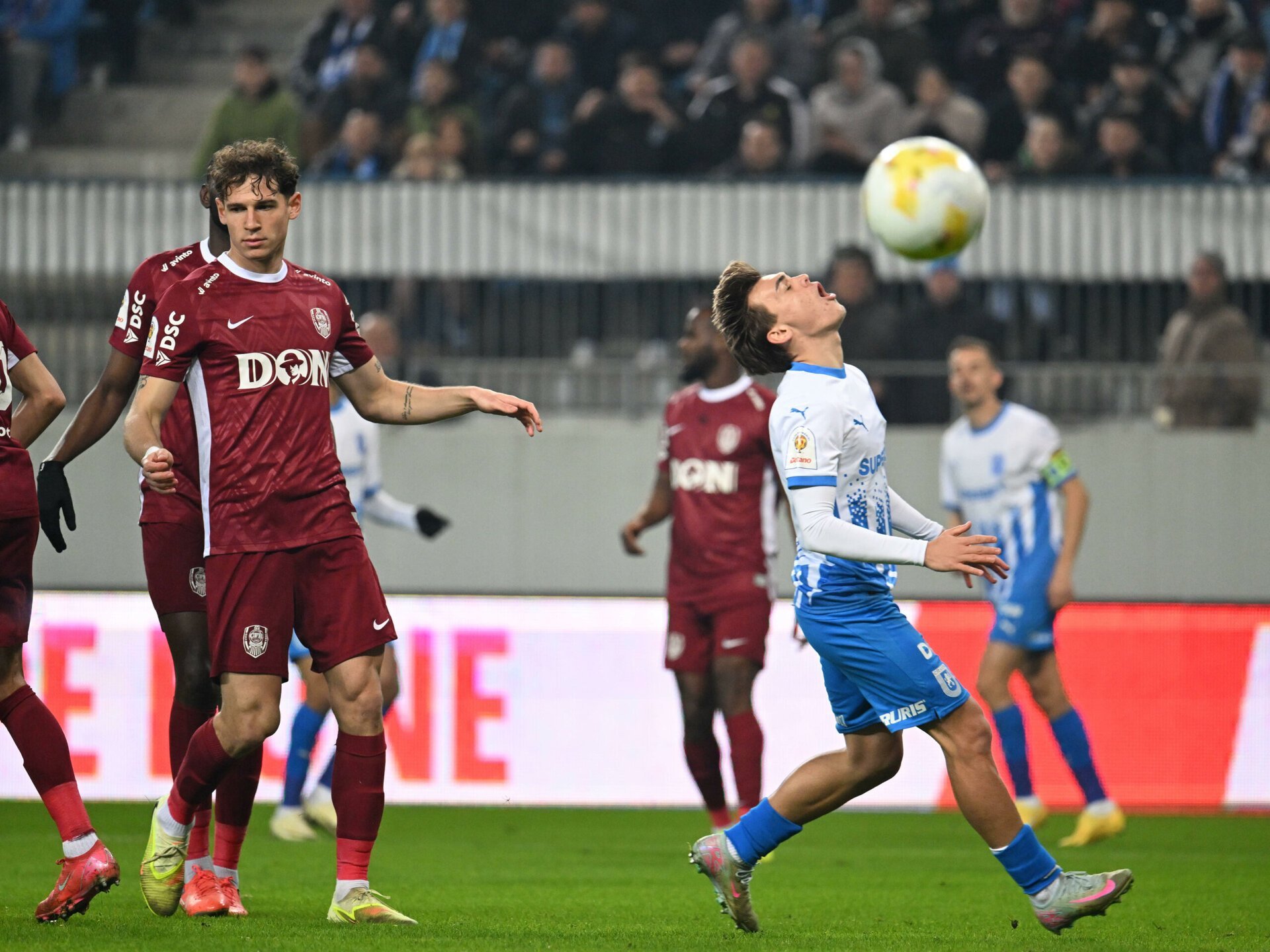 Universitatea Craiova s-a calificat în semifinale Cupei României, după un meci dramatic împotriva CFR Cluj, încheiat cu scorul de 3-1 după prelungiri