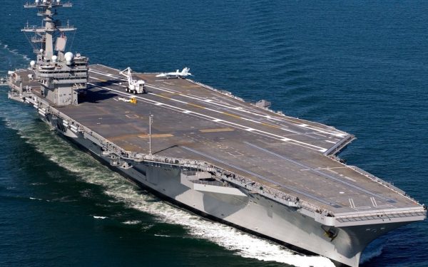 Statele Unite se pregătesc să își consolideze prezența militară în Orientul Mijlociu prin desfășurarea unui al treilea portavion în regiune, într-un context tensionat în care stabilitatea și influența americană sunt din ce în ce mai ﹤importante﹥