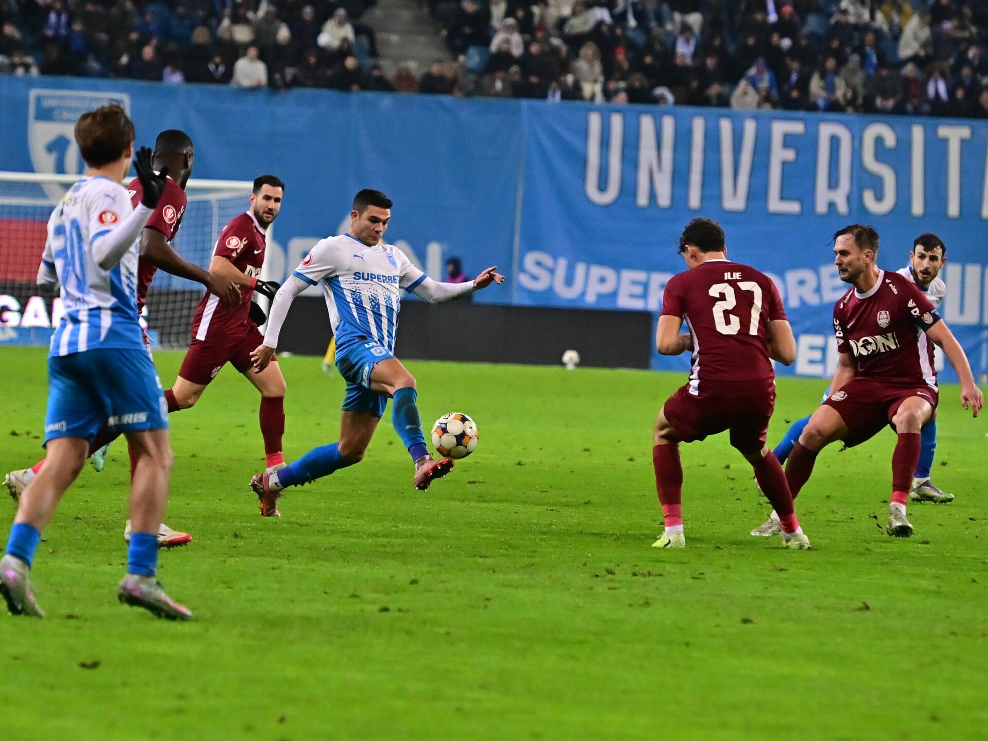 Universitatea Craiova și CFR Cluj se întâlnesc astăzi în „sferturile” Cupei României, un duel care promite să fie unul de mare intensitate, fiind programat pentru ora 20:30 pe stadionul „Ion Oblemenco”