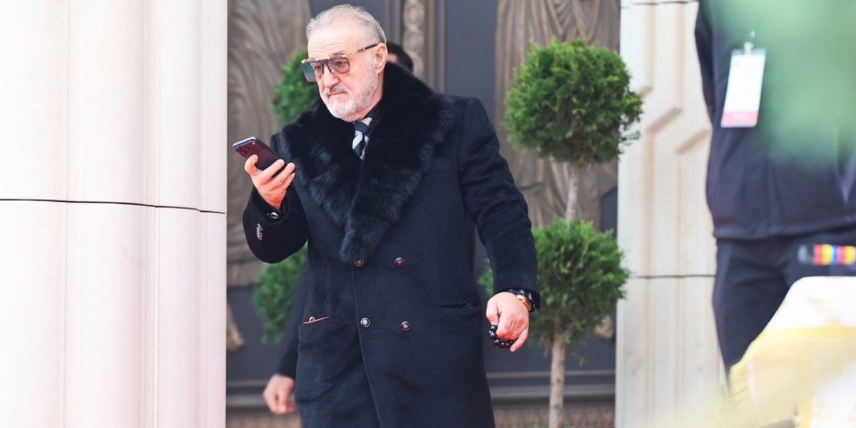 Gigi Becali și Mirel Rădoi, față în față cu un sezon de încercări și schimbări la FCSB Fostul internațional Mirel Rădoi a fost recent numit oficial antrenor principal la FCSB, în timp ce patronul clubului, Gigi Becali, pare să fi acceptat un statut diferit față de perioada precedentă
