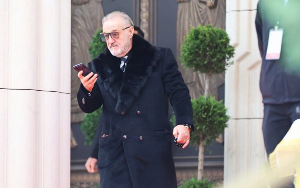 Gigi Becali și Mirel Rădoi, față în față cu un sezon de încercări și schimbări la FCSB Fostul internațional Mirel Rădoi a fost recent numit oficial antrenor principal la FCSB, în timp ce patronul clubului, Gigi Becali, pare să fi acceptat un statut diferit față de perioada precedentă