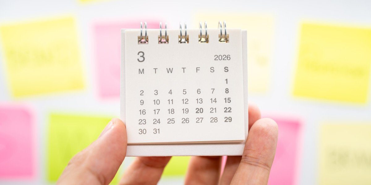Primăvara anului 2026 aduce pentru elevii și angajații din România o serie de perioade de pauză și minivacanțe, consacrate sărbătorilor pascale și zilei de 1 Mai