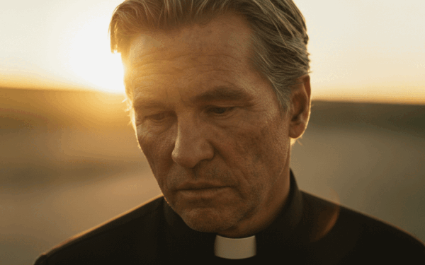 Val Kilmer revine pe ecrane, dar nu în modul pe care și-l imagina cineva: actorul a fost reconstituit digital pentru filmul „As Deep as the Grave” Cu cinci ani înainte de moartea sa, Val Kilmer fusese anunțat inițial pentru rolul unui preot catolic și spiritualist nativ american în filmul „As Deep as the Grave”