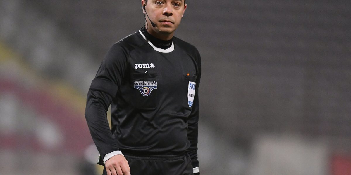 Marius Avram, fost arbitru internațional și expert în analiză foto-fotbalistică, a oferit o opinie clară despre faza controversată din derby-ul dintre AC Milan și Inter Milano, disputat duminică, 8 martie 2026