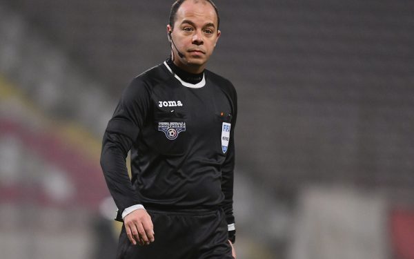 Marius Avram, fost arbitru internațional și expert în analiză foto-fotbalistică, a oferit o opinie clară despre faza controversată din derby-ul dintre AC Milan și Inter Milano, disputat duminică, 8 martie 2026