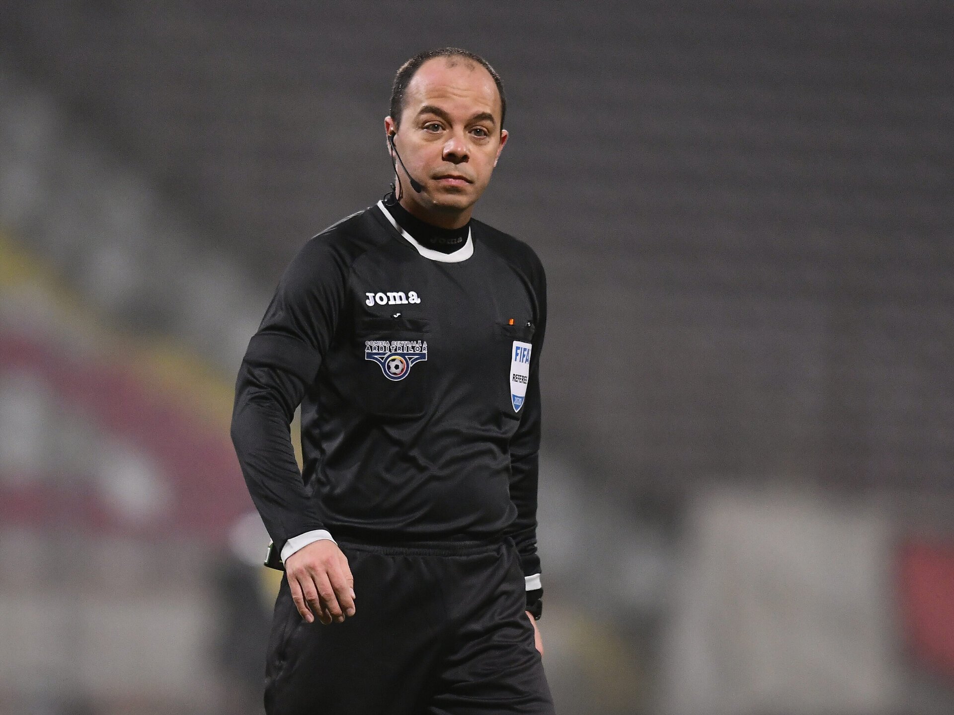 Marius Avram, fost arbitru internațional și expert în analiză foto-fotbalistică, a oferit o opinie clară despre faza controversată din derby-ul dintre AC Milan și Inter Milano, disputat duminică, 8 martie 2026
