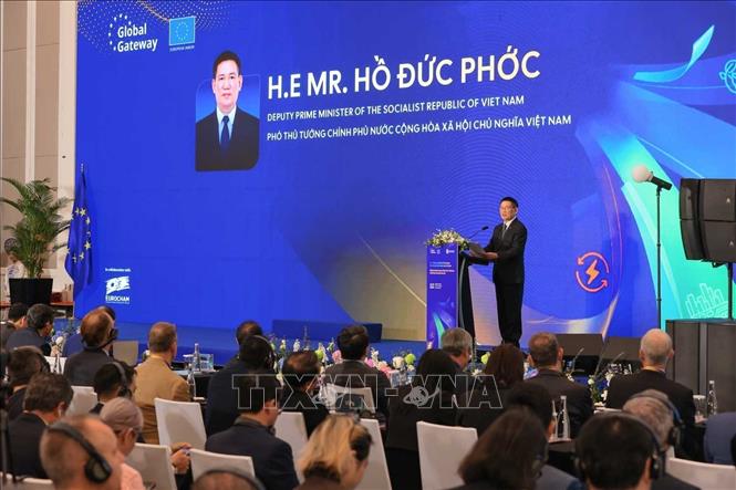 Vietnam și UE întăresc parteneriatul strategic prin semnarea unui acord pentru fondurile de tranziție energetică În cadrul unei ceremonii oficiale, Vietnam și Uniunea Europeană au reafirmat angajamentul comun față de dezvoltarea durabilă și tranziția energetică, prin semnarea unui acord de contribuție suplimentară la Fondul European de Tranziție Energetică (ETEF)