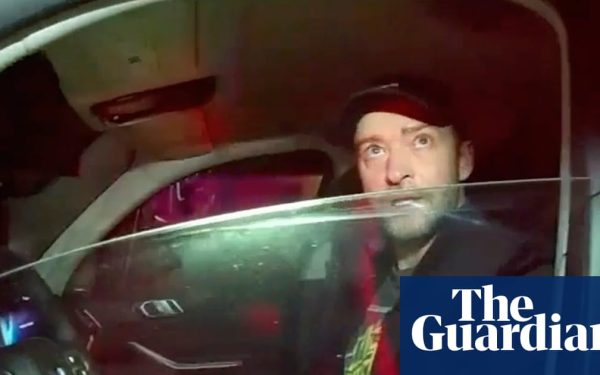 Justin Timberlake, fost membru al trupei *NSYNC și actual artist solo, a fost implicat într-un incident de conducere în stare de ebrietate, în weekend-ul trecut, în cartierul exclusivist Sag Harbor din Hamptons, New York