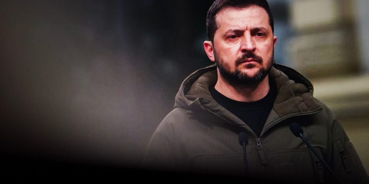 Contextul dificil al aderării Ucrainei la UE: între ambiții și rezistența europeană Președintele ucrainean Volodimir Zelenski a reiterat în mai multe rânduri intenția ca Ucraina să adere la Uniunea Europeană până în 2027, un obiectiv ambițios, însă în contradicție cu realitatea politică din cadrul blocului comunitar