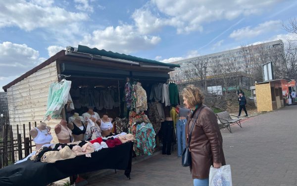 După tensiuni și controverse legate de retrocedarea terenurilor din zona Parcului IOR, comerțul stradal reușește să își extindă prezența, transformând radical peisajul urban