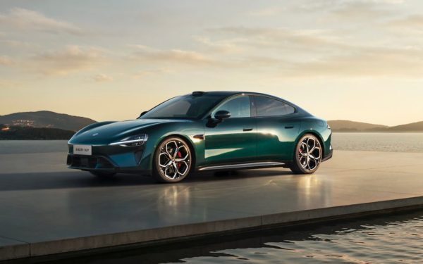 Xiaomi lansează oficial noul SU7, un sedan electric care promite să redefinească standardele pe piața auto chineză, aducând un upgrade semnificativ față de modelul anterior