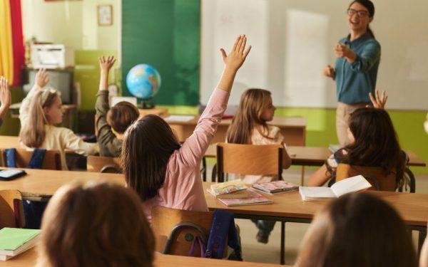 Elevii din întreaga țară vor intra în vacanța de primăvară începând cu data de 4 aprilie 2026, după ultimele zile de cursuri, conform calendarului școlar aprobat de Ministerul Educației