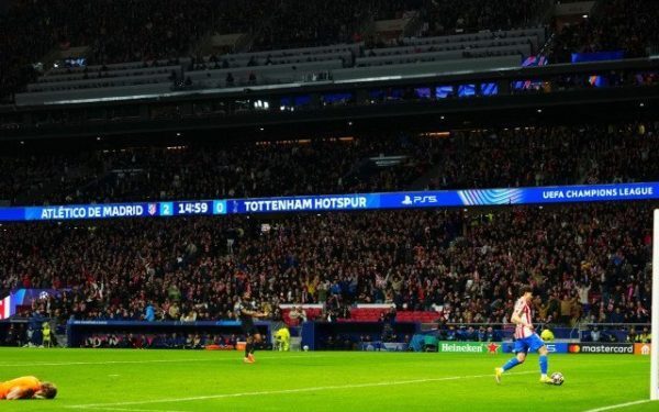 Cele două confruntări din această seară ale Champions League aduc în centrul atenției meciuri de mare miză, dar rezultatele și prestațiile unor jucători au stârnit controverse intense în rândul fanilor și specialiștilor