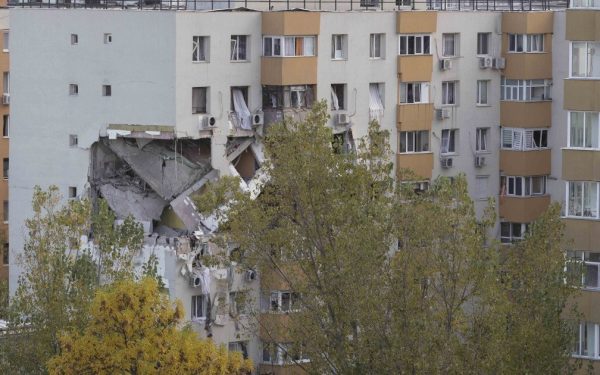 Primăria Sectorului 5 a semnat oficial autorizarea pentru consolidarea blocului de pe strada Vicina, din cartierul Rahova, fiind un pas important în eforturile de a readuce siguranța locatarilor afectați de tragică explozie din octombrie