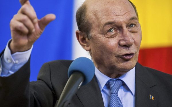 Traian Băsescu condamnă reticența României în fața tensiunilor din Orientul Mijlociu, solicitând o reacție rapidă și hotărâtă din partea autorităților naționale