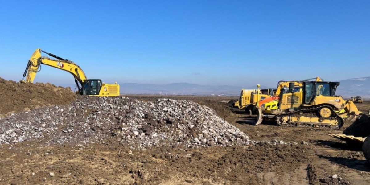 Compania Națională de Investiții Rutiere (CNIR) a dat startul oficial modernizării infrastructurii din regiunea de nord-est a țării, prin punerea la dispoziție a terenurilor pentru cele mai importante loturi ale Autostrăzii A8 Târgu Mureș – Târgu Neamț