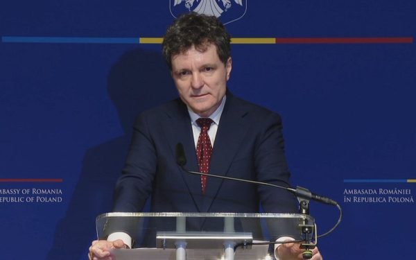 Nicușor Dan: Bugetul statului și deciziile politice în vremuri de criză Președintele României, Nicușor Dan, a subliniat joi, într-o conferință de presă la Ambasada României din Varșovia, incertitudinea cauzată de contextul economic și politic actual în privința posibilității de alocare a fondurilor suplimentare pentru pensionari și categorii vulnerabile