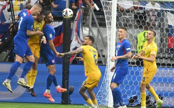 Naționala de fotbal a României se confruntă cu o veste neplăcută înaintea meciului amical cu Slovacia: Leo Sauer, unul dintre cei mai promițători tineri ai lotului, va fi absent din cauza unei accidentări