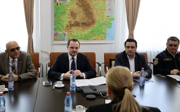 Miniștrii Sănătății și Dezvoltării Anunță măsuri pentru întărirea capacității sistemului medical în fața crizelor sanitare Situația din sistemul de sănătate din România devine tot mai alarmantă în contextul presiunii tot mai mari asupra unităților de primiri urgențe, unde resursele și personalul sunt supuse unui stres extrem