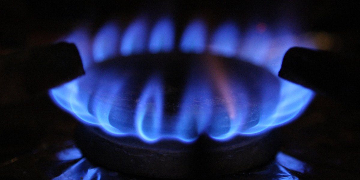 Guvernul a aprobat, miercuri, o măsură menită să tempereze efectele turbulențelor de pe piața gazelor naturale: prelungirea intervenției statului în sprijinul consumatorilor casnici până la sfârșitul lui martie 2027