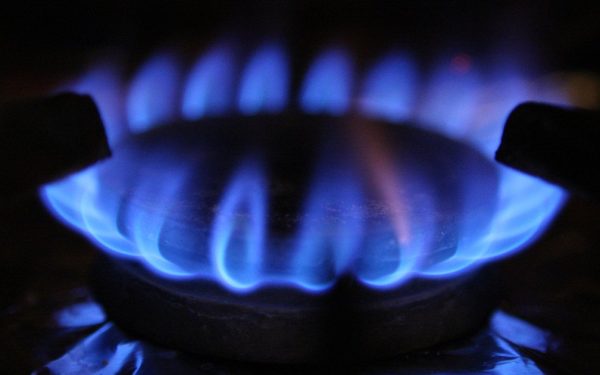 Guvernul a aprobat, miercuri, o măsură menită să tempereze efectele turbulențelor de pe piața gazelor naturale: prelungirea intervenției statului în sprijinul consumatorilor casnici până la sfârșitul lui martie 2027