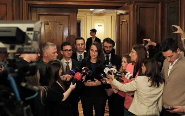 Ministra de externe, Oana Ţoiu, a declanşat un scandal de amploare în Parlment după declaraţiile sale cu privire la modul în care statul român a gestionat cazul repatrierii fiicei fostului premier Victor Ponta