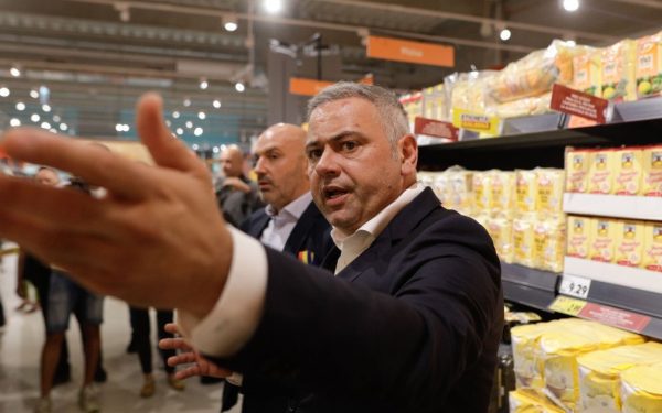 USR reacționează dur la propunerea Ministerului Agriculturii de limitare a produselor „marcă proprie” în supermarketuri O nouă dispută politică zguduie scena agricolă și de retail din România, după ce senatorul USR Ștefan Pălărie a anunțat că formațiunea sa va solicita prezența ministrului Agriculturii, Florin Barbu, la viitorul „Ora Guvernului”