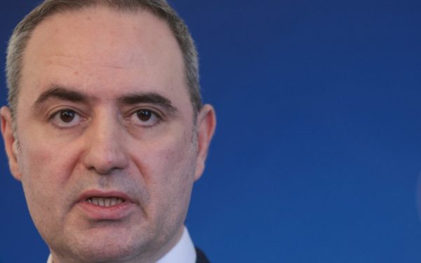 Economia României nu traversează o criză, ci se află într-un proces de redefinire a paradigmelor de creștere Ministrul Finanțelor, Alexandru Nazare, a oferit o perspectivă diferită asupra situației economice a țării sale, într-un discurs susținut marți la dezbaterea „România: creștere economică bazată pe competitivitate”, organizată de Guvern în parteneriat cu Grupul Băncii Mondiale