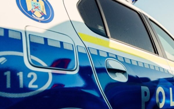 Un tânăr de 19 ani din județul Bacău a fost reținut preventiv după un incident violent petrecut pe autostrada A1, în județul Arad, în urma unui accident rutier pe care acesta l-a provocat