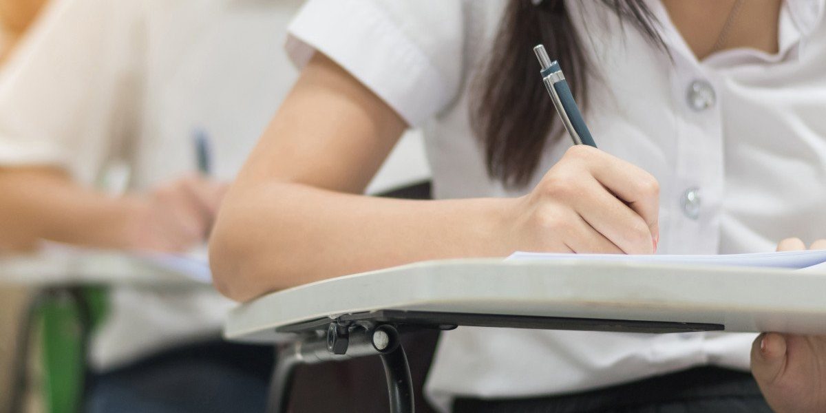 Elevii de clasele a XII-a și a XIII-a au susținut, marți, proba la matematică din cadrul simulării examenului de Bacalaureat 2026