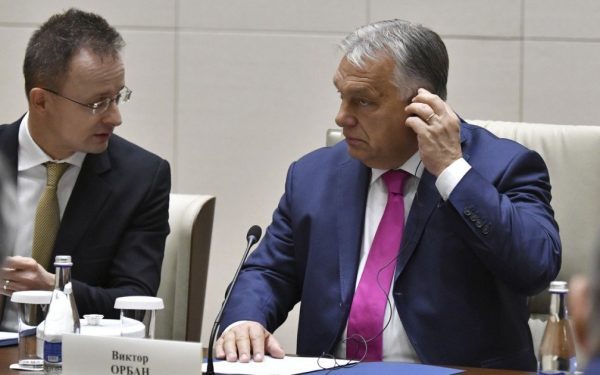 Premierul ungar Viktor Orban a condamnat dur, luni, presupusa interceptare a convorbirilor ministrului de externe Peter Szijjarto, după ce ziarul american Washington Post a publicat informații potrivit cărora oficialul maghiar transmitea în direct omologului său rus, Serghei Lavrov, relatări din cadrul reuniunilor Uniunii Europene
