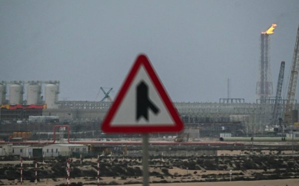 Qatarul pregătește terenul pentru un posibil rănit major în economie, în cazul în care conflictul dintre statele din Golf și Iranul escaladează și prețurile petrolului ating cotele explosive de 150 de dolari pe baril