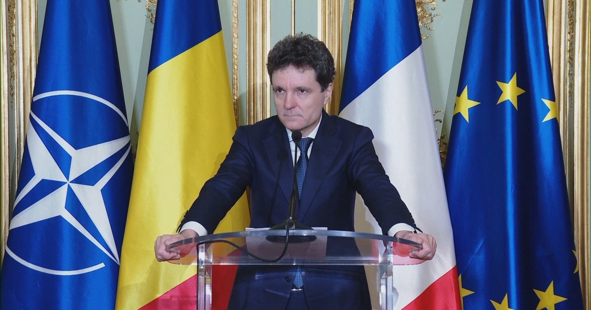 România trebuie să analizeze implicațiile unei creșteri a arsenalului nuclear al Franței, avertizează vicepremierul Tanczos Barna Declarațiile recente ale președintelui francez Emmanuel Macron, referitoare la intenția Franței de a-și crește arsenalul nuclear, au stârnit un val de reacții și întrebări în rândul oficialilor din Europa, inclusiv în România