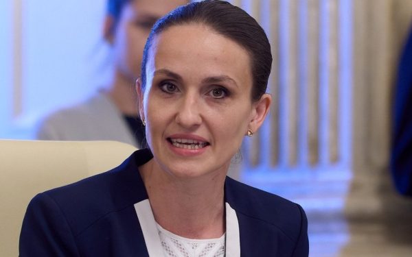 România condamnă atacurile din Orientul Mijlociu și reafirmă angajamentul pentru stabilitate regională Ministrul român al Afacerilor Externe, Oana Țoiu, a exprimat duminică solidaritatea și sprijinul diplomatic al țării pentru statele din Orientul Mijlociu, intolerante față de escaladarea violenței în regiune