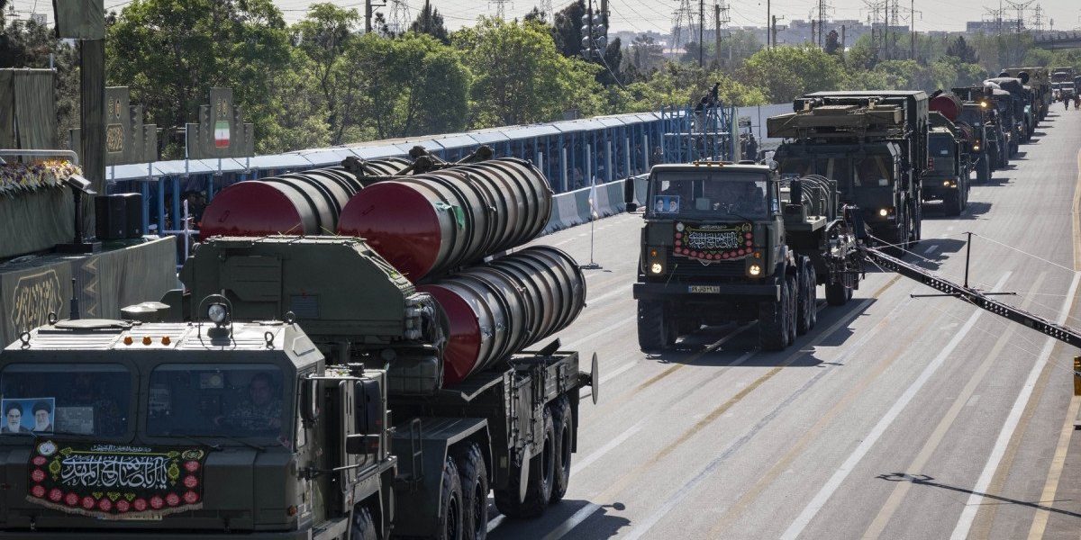 Iranul se pregătește pentru un război de lungă durată, în contextul conflictului în plină desfășurare cu SUA și Israel, și pare să fie dispus să suporte costuri din ce în ce mai mari pentru a-și apăra regimul