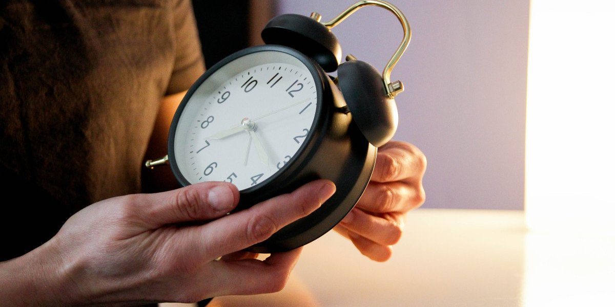 România trece în această noapte la ora de vară, schimbare programată pentru duminică, 29 martie 2026, la miezul nopții