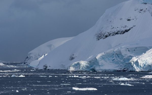 Antarctica dă semne de revenire după perioade dificile de diminuare a gheții marine După ani în care calitatea și volumul gheții din Antarctica au fost în scădere accentuată, datele recente indică o posibilă inversare a tendinței
