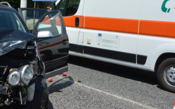 Tragedie pe Calea Moților din Cluj-Napoca: o femeie de 30 de ani și-a pierdut viața într-un accident rutier Un incident rutier grav a avut loc recent pe Calea Moților din Cluj-Napoca, tragicul eveniment atrăgând atenția asupra pericolelor din traficul urban și importanței respectării regulilor de circulație