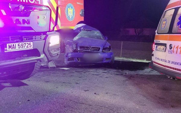 Trei mașini implicate într-un accident grav pe DN1 E60, lângă Negreni, Cluj, soldat cu rănirea unei fetițe de aproape trei ani O tragedie rutieră s-a produs joi seara pe DN1 E60, pe raza localității Negreni, județul Cluj, când un accident grav a blocat traficul și a generat teamă printre locuitori