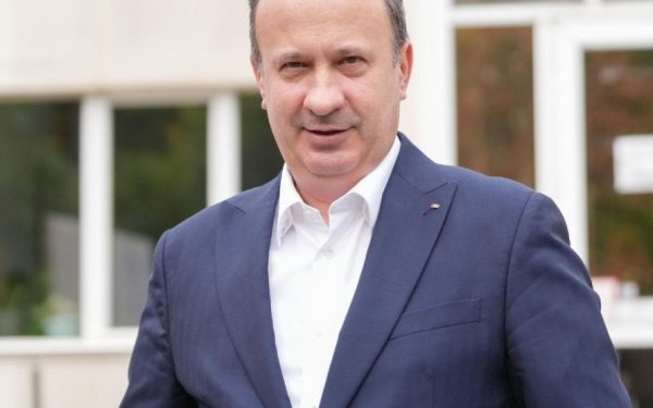 Deputatul PSD Adrian Câciu lansează acuzații dure la adresa premierului Ilie Bolojan și a miniștrii de Externe, Oana Țoiu, acuzându-i de lipsă totală de implicare în operațiunile de repatriere a cetățenilor români blocați în zonele de conflict din Orientul Mijlociu