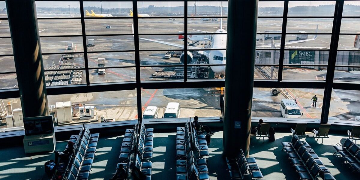MAE: Două zboruri Dubai-București operate în această seară